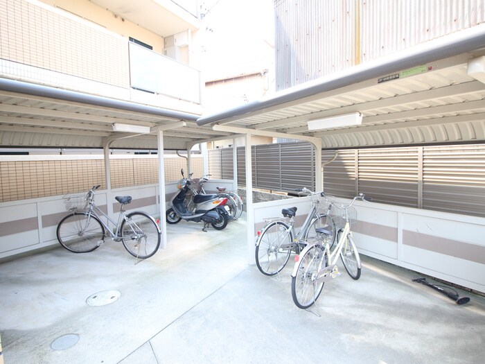 物件外観写真3　(駐輪場)