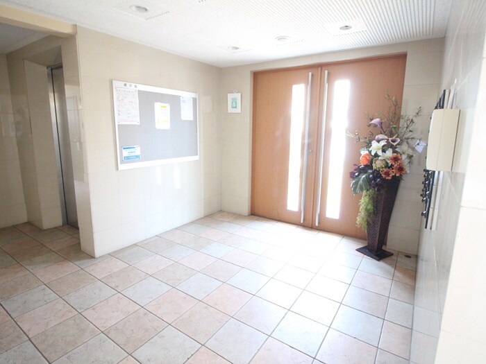 物件外観写真6　(エントランス部分)