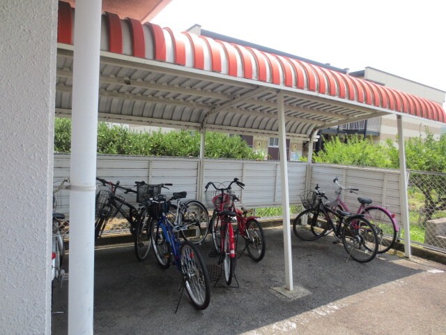 物件外観写真3　(駐輪場)
