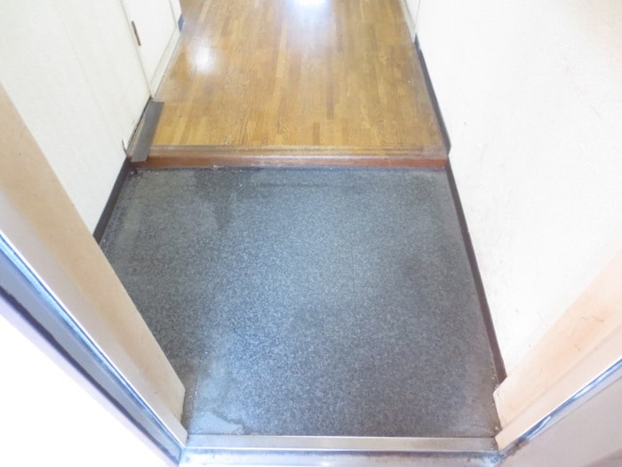 物件内観写真11　(玄関)