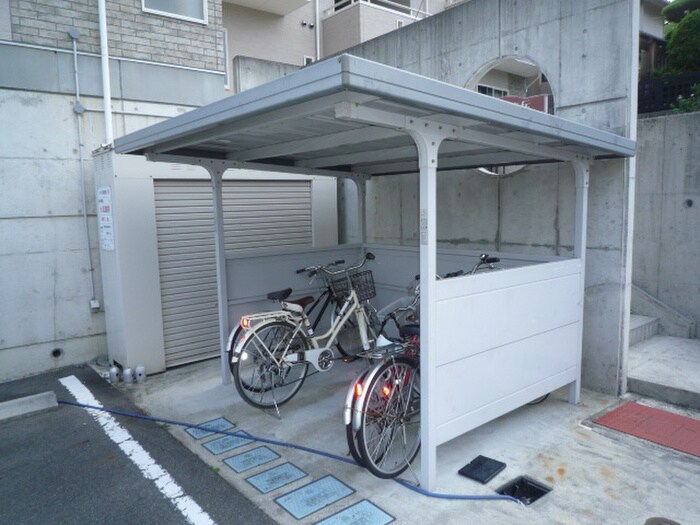 物件外観写真3　(駐輪場)
