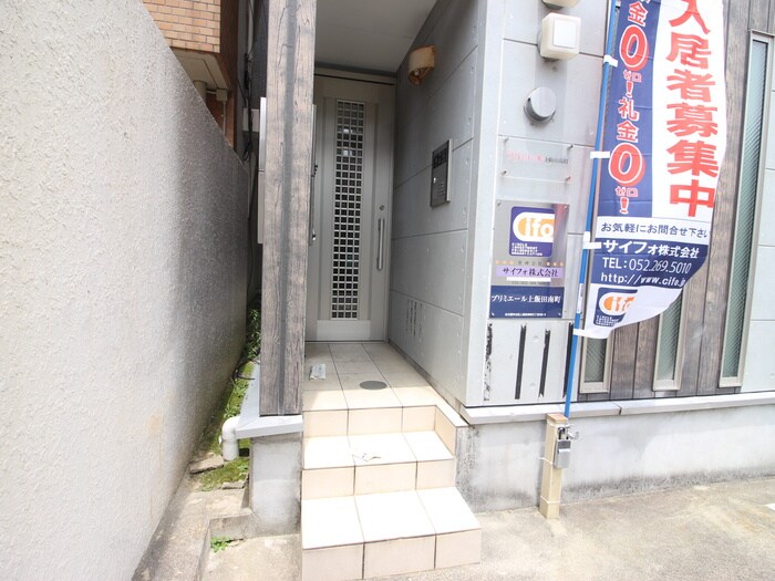 物件外観写真3　(エントランス部分)