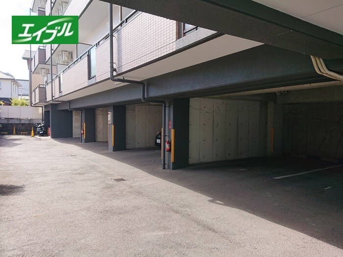 物件外観写真2　(駐車場)