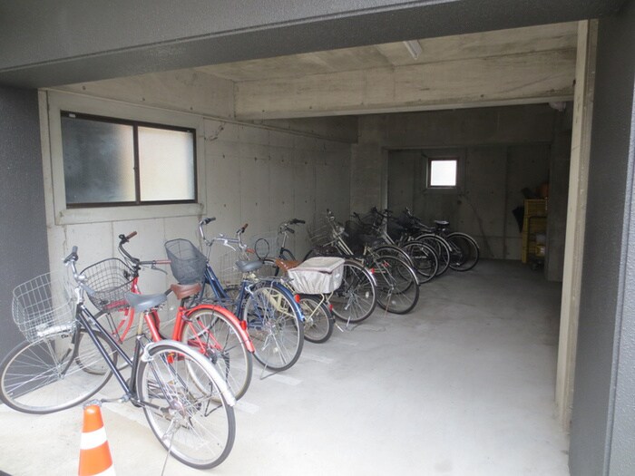 物件外観写真4　(駐車場)