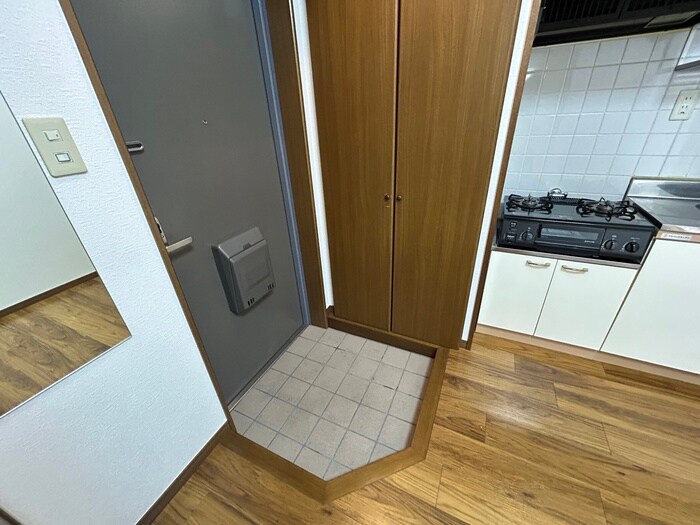 物件内観写真13　(玄関)