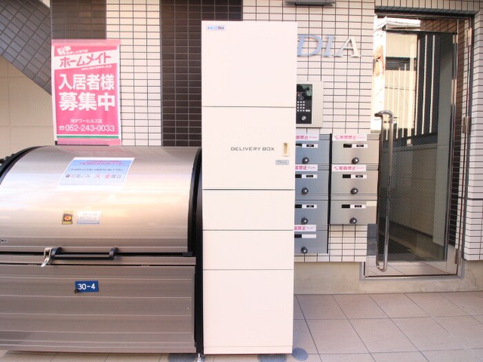 物件外観写真5　(エントランス部分)