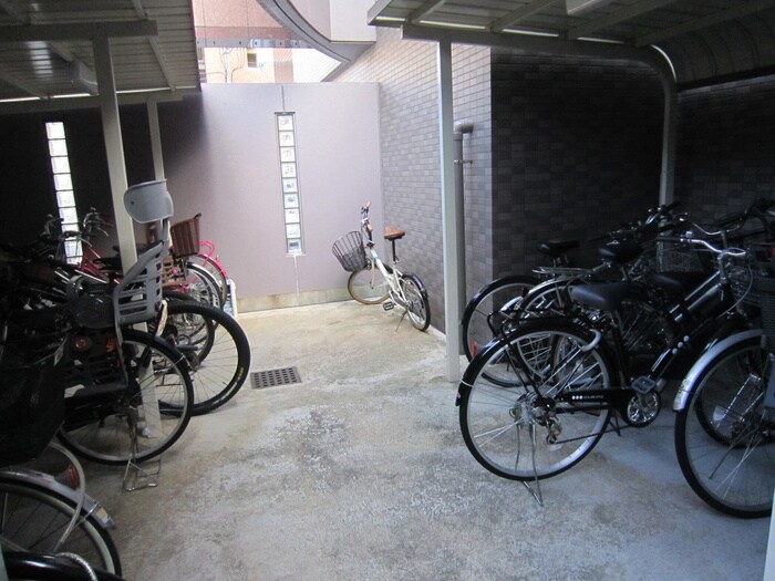 物件外観写真5　(駐輪場)