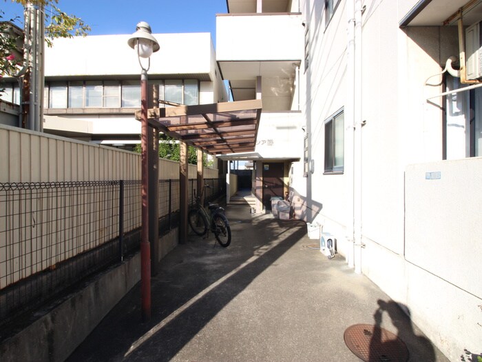 物件外観写真4　(エントランス部分)