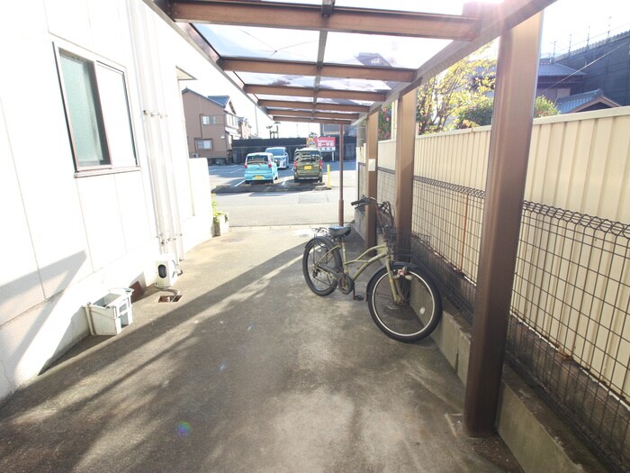 物件外観写真6　(駐輪場)