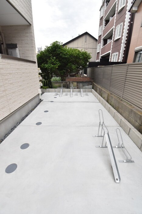 物件外観写真3　(駐輪場)