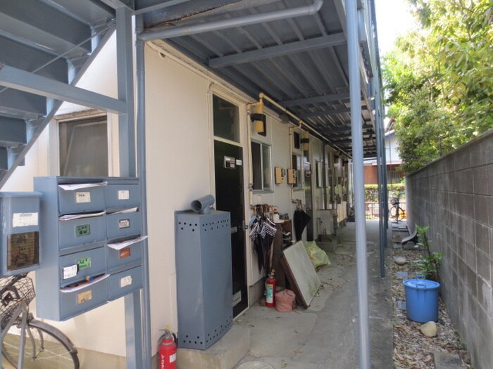 物件外観写真2　(エントランス部分)