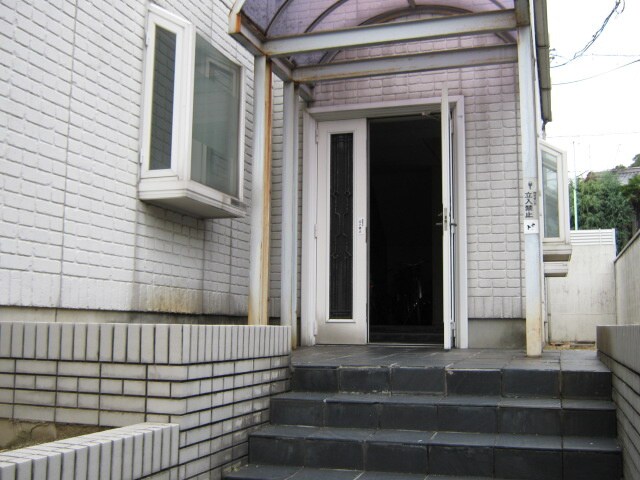 物件外観写真3　(エントランス部分)