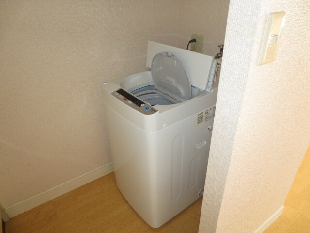 物件内観写真10　(洗濯機置場)