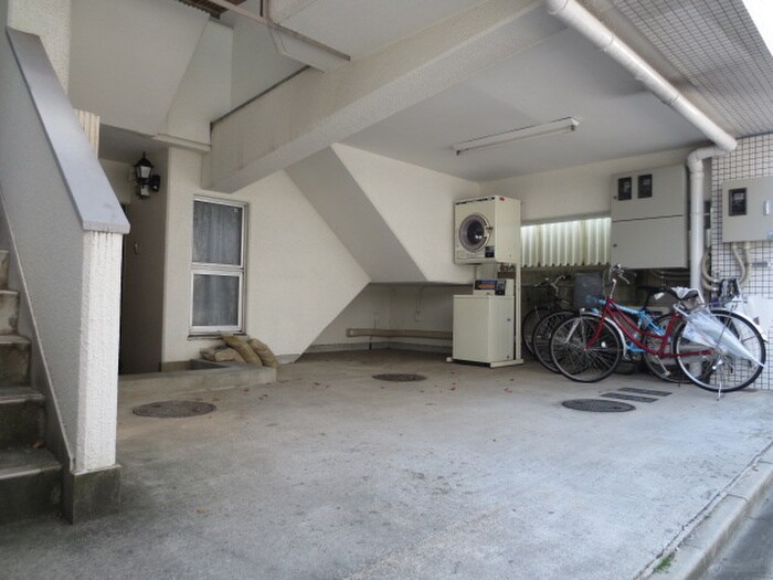 物件外観写真5　(駐輪場)