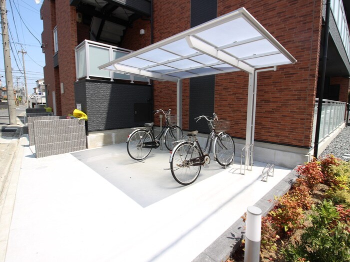 物件外観写真2　(駐輪場)