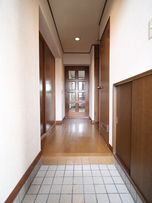 物件内観写真7　(玄関)