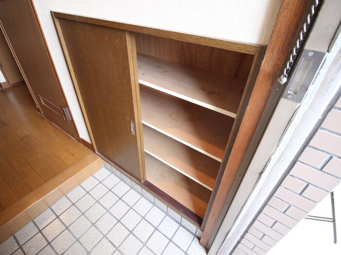 物件内観写真8　(靴箱)