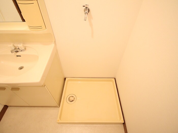 物件内観写真16　(洗濯機置場)