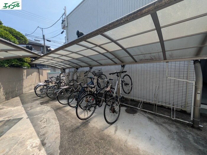 物件外観写真4　(駐輪場)