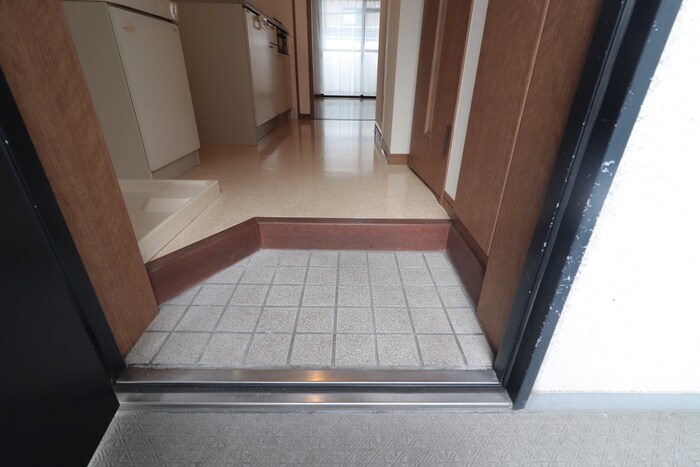 物件内観写真16　(玄関)