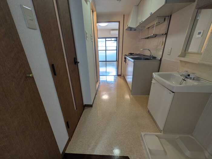 物件内観写真18　(廊下)