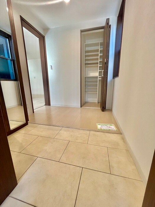 物件内観写真17　(玄関)