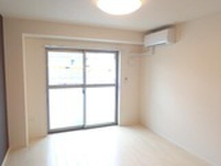 物件内観写真2　(居室)