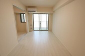 物件内観写真2　(居室)