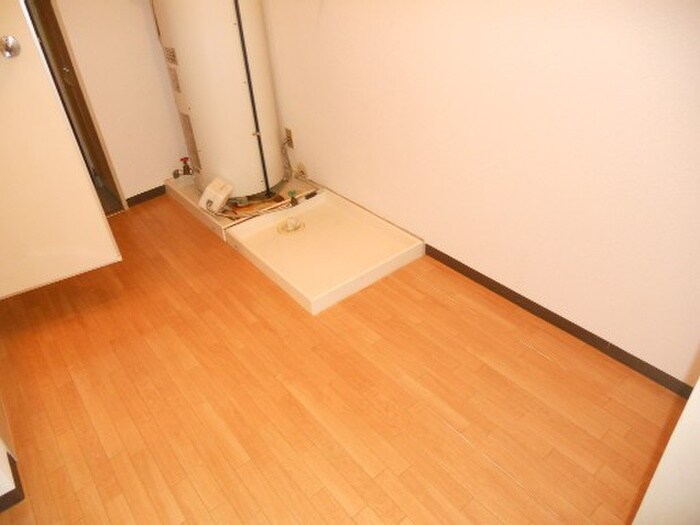 物件内観写真10　(洗濯機置場)