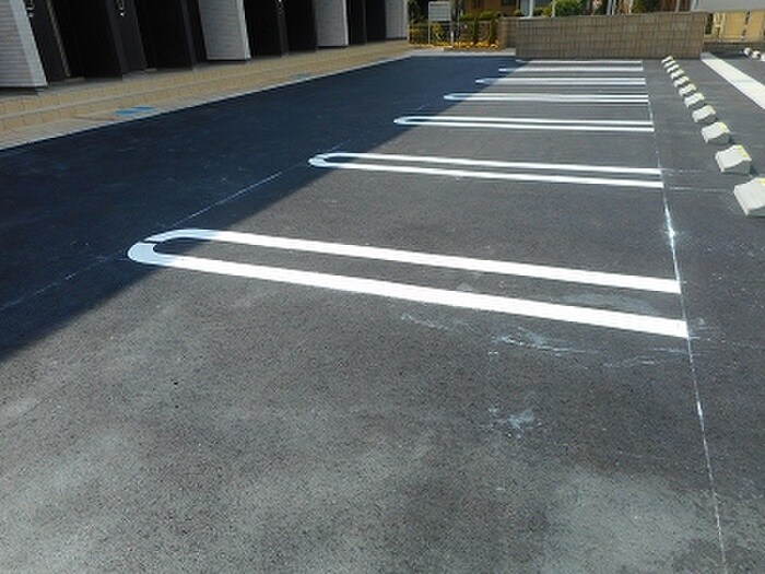 物件外観写真2　(駐車場)