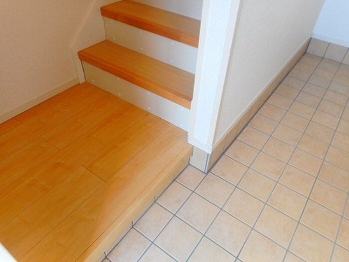 物件内観写真4　(玄関)