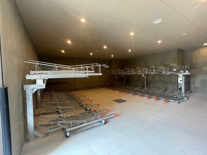 物件外観写真5　(駐輪場)