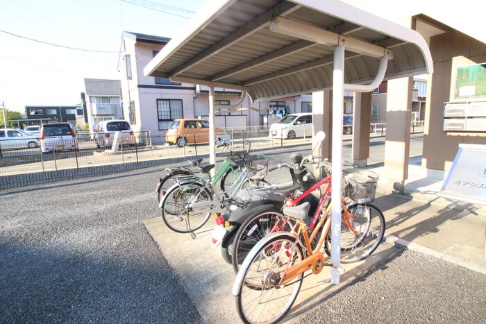 物件外観写真1　(駐輪場)