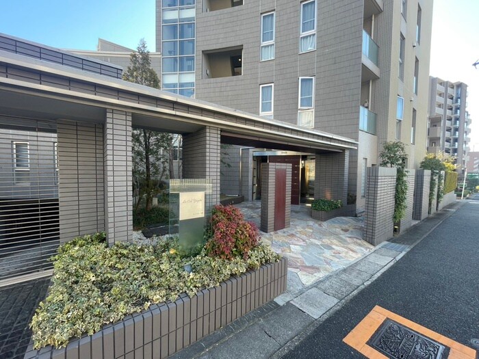 物件外観写真4　(エントランス部分)