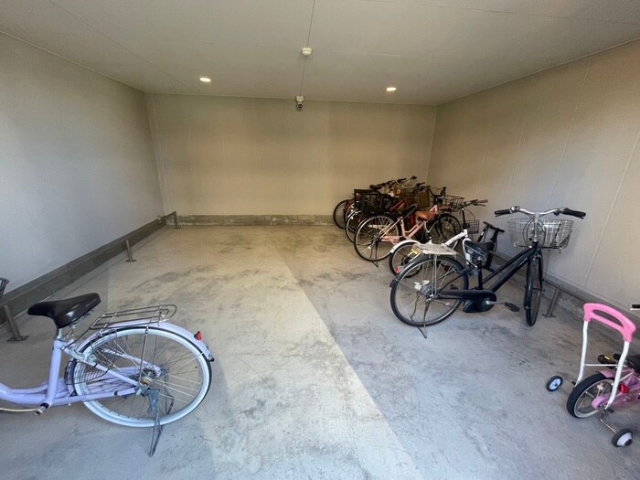 物件外観写真5　(駐輪場)