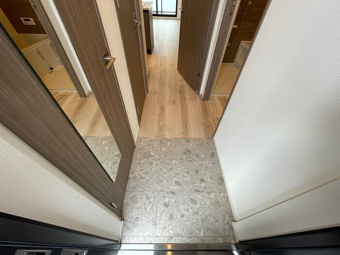 物件内観写真13　(玄関)