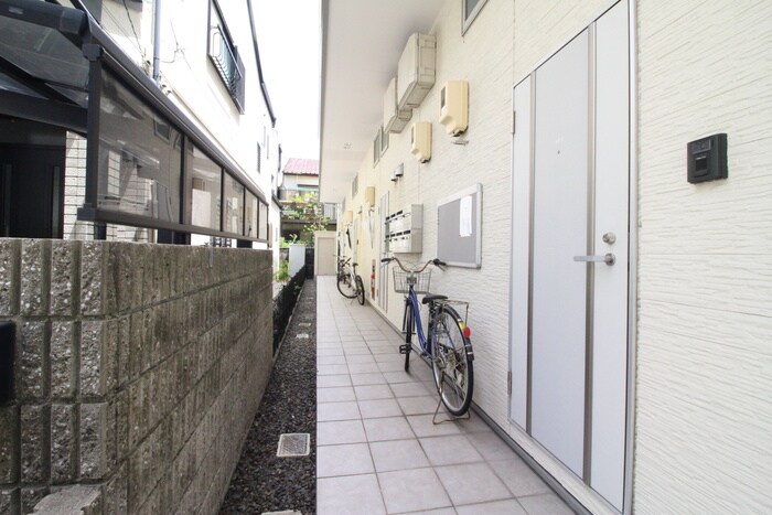 物件外観写真3　(エントランス部分)