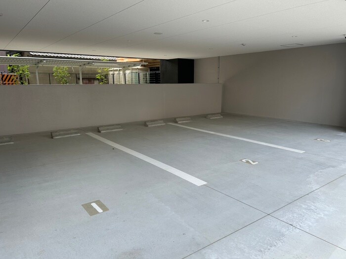 物件外観写真3　(駐車場)