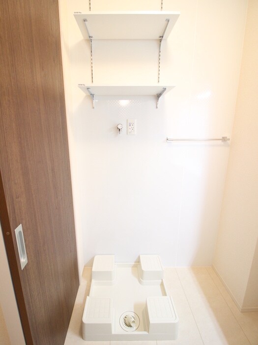 物件内観写真16　(洗濯機置場)