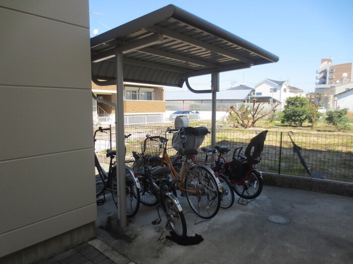物件外観写真2　(駐輪場)