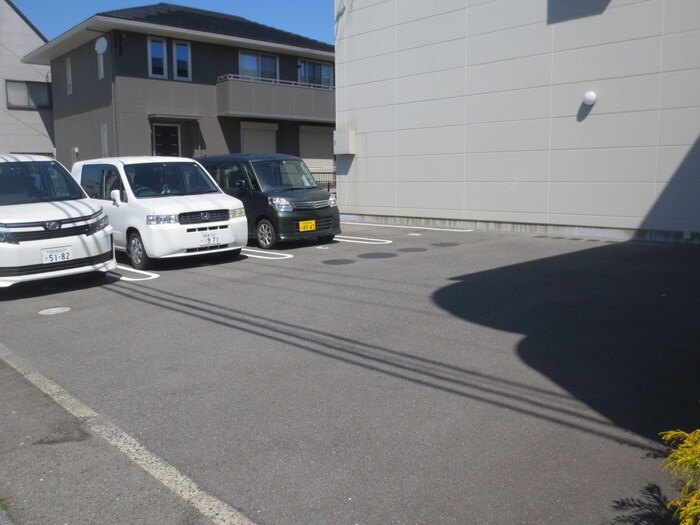 物件外観写真4　(駐車場)
