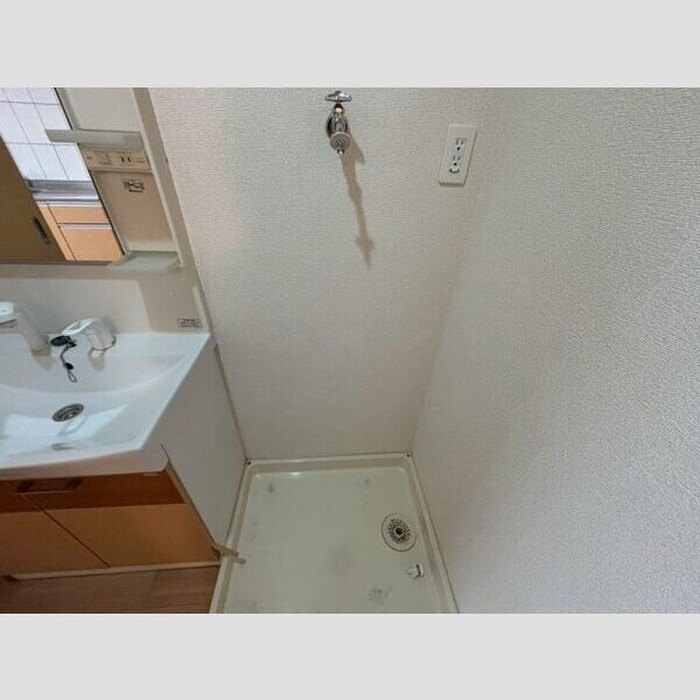 物件内観写真12　(洗濯機置場)