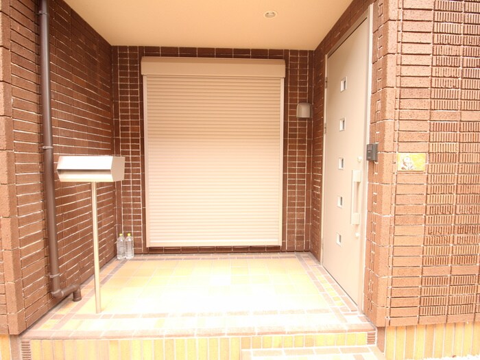 物件外観写真5　(エントランス部分)