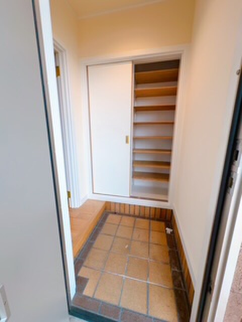 物件内観写真17　(玄関)