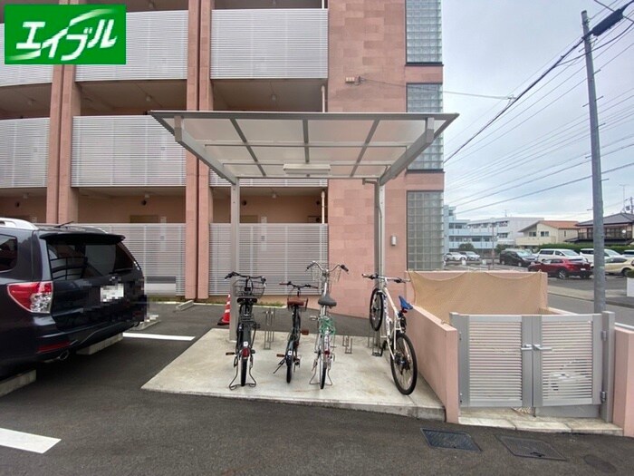 物件外観写真5　(駐輪場)