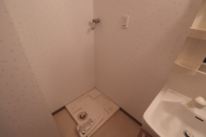 物件内観写真11　(洗濯機置場)