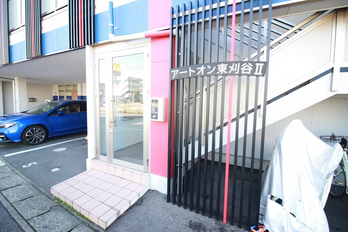 物件外観写真2　(エントランス部分)