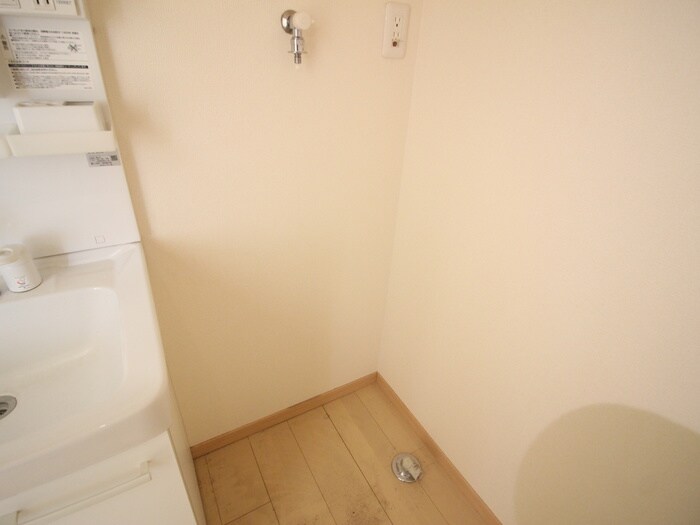 物件内観写真13　(洗濯機置場)