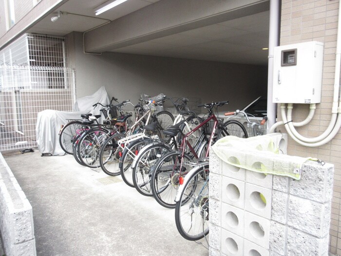 物件外観写真4　(駐輪場)