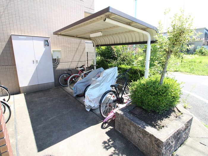 物件外観写真4　(駐輪場)